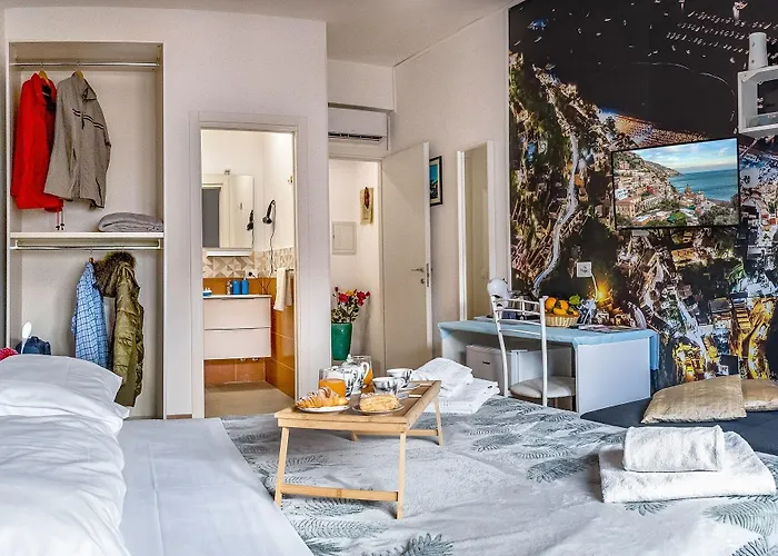 Couette-café Mahal Kita